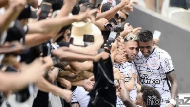 Corinthians bate o Bragantino sob olhares do novo técnico Vítor Pereira