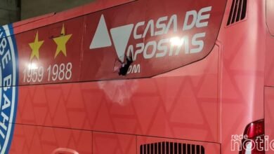 VÍDEO - Ônibus do Bahia é atacado e fere atletas