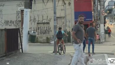 Homem ataque jornalistas da Globo com corrente de prender cachorro