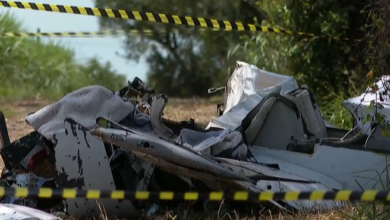 Avião cai e deixa 2 mortos