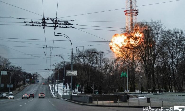 Tropa russa chega à Kiev, ataca torre de TV e mata cinco pessoas