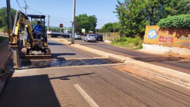 Obras em Barretos bloqueia via