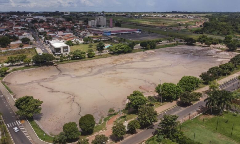 Segundo lago esvaziado para desassoreamento em Barretos