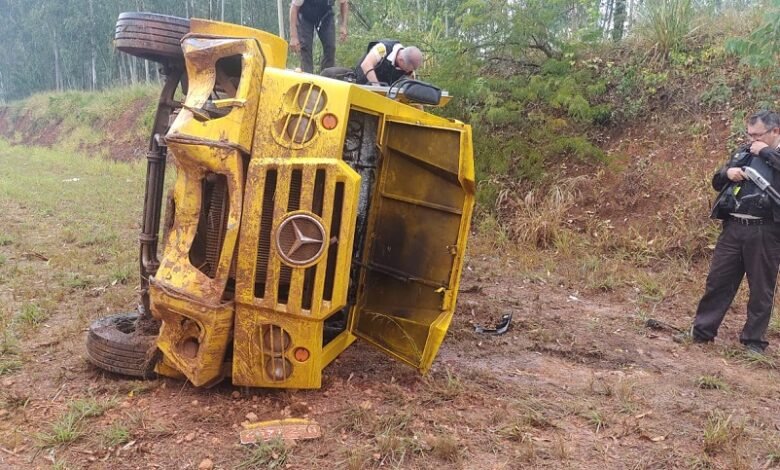 Capotamento de carro forte em Olímpia