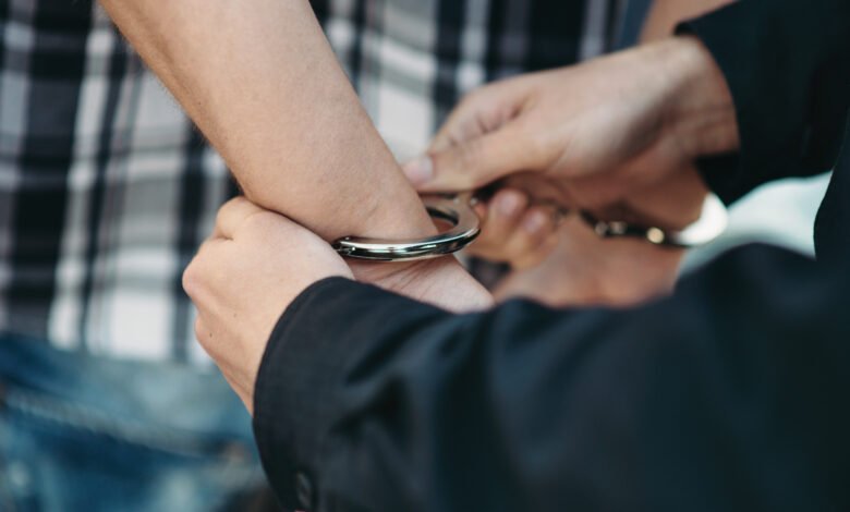 Jovem é preso com lança perfume e drogas em Barretos