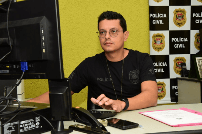 Homem comparece à delegacia e confirma a participação em homicídio