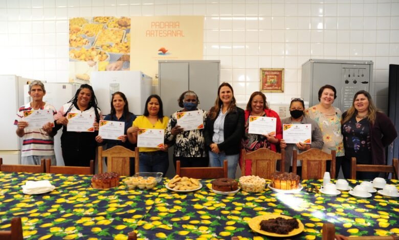 Formandos do curso de panificação recebem certificados