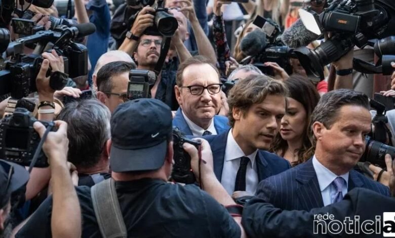 Ator Kevin Spacey vai a tribunal se defender de acusações de abuso e estupro