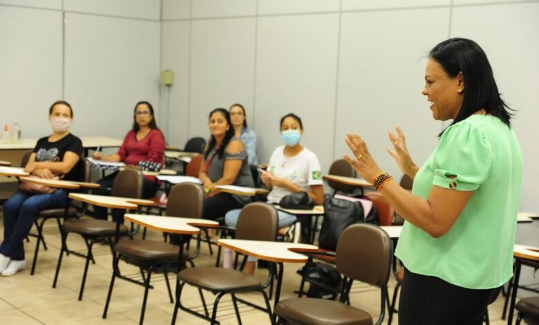 Curso de Libras para profissionais da educação e familiares
