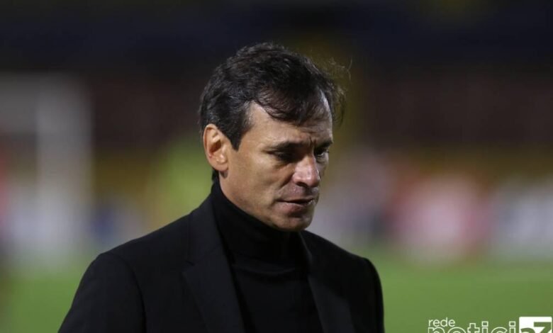 Fábian Bustos é demitido do Santos