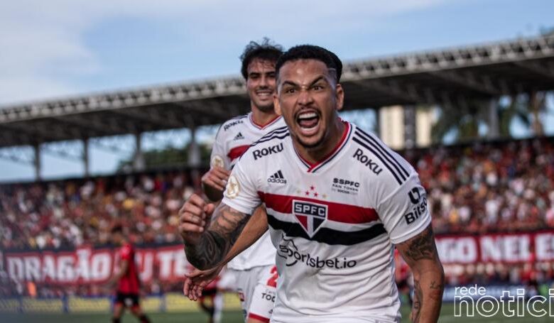 São Paulo vence o Atlético-GO fora de casa e encosta no G6 do Brasileirão