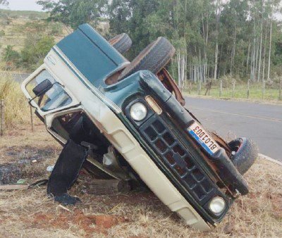 Motorista se envolve em acidente e morre após capotar
