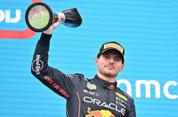 Verstappen vence o GP da Hungria após sair em 10º e ainda rodar na pista