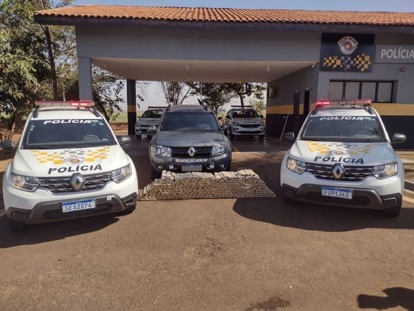 Polícia Rodoviária apreende maconha e carro roubado