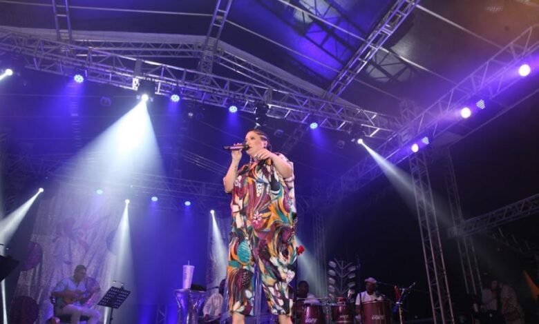 Maria Rita leva o melhor do samba e MPB no Centro de Santos