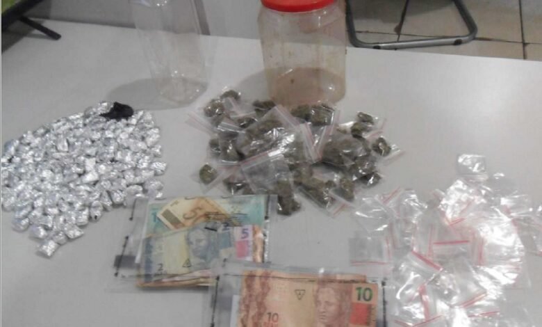 Polícia descobre esconderijo de drogas e homem é preso por tráfico