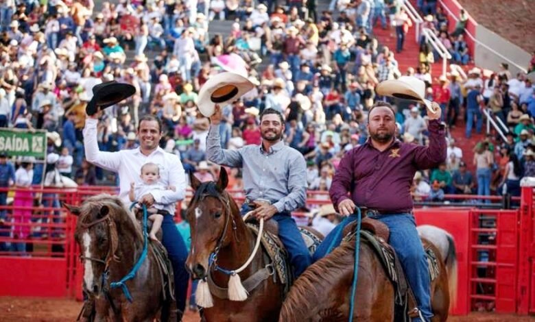 Trio conquistam o título na final do Team Penning do Internacional
