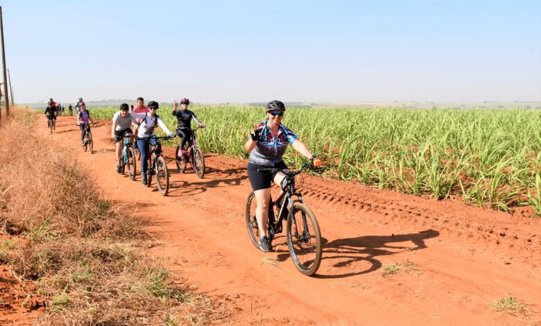 Primeiro Passeio Ciclístico de Olímpia reúne centenas de famílias em atividade esportiva