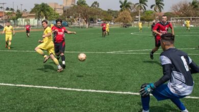 Barretos ganha primeiro campo de futebol público com gramado sintético