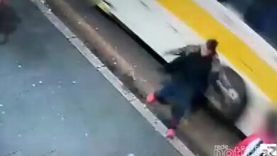 VÍDEO - Jovem empurra rapaz contra ônibus em Cascavel e é denunciado