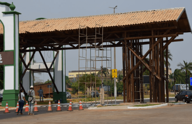 Secretária de Obras solicita empresa para reparos no Pórtico Turístico