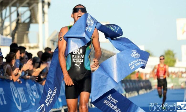 Manoel Messias conquista etapa de Valência da Copa do Mundo de Triatlo