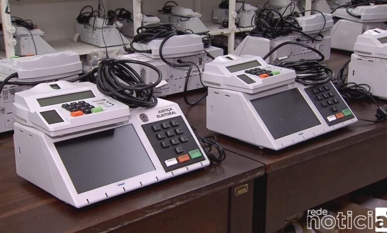 Justiça Eleitoral realiza carga e lacração das urnas em São Paulo