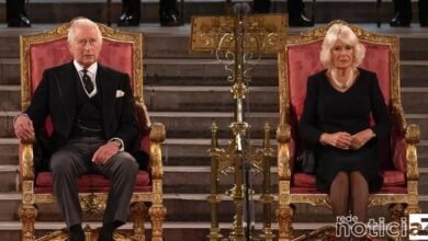 Rei Charles III e Camilla Parker se sentam pela primeira vez em trono após morte de rainha Elizabeth II