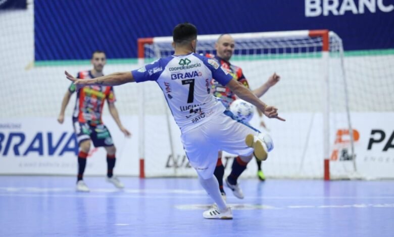 Pato e Cascavel empatam no jogo de ida das quartas de final da LNF