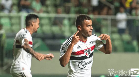 São Paulo vira e vence o América-MG no Independência