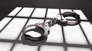 Policia captura homem com mandado de prisão