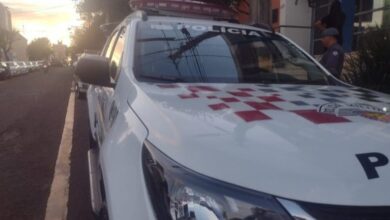 Carro roubado é encontrado pela Polícia Militar