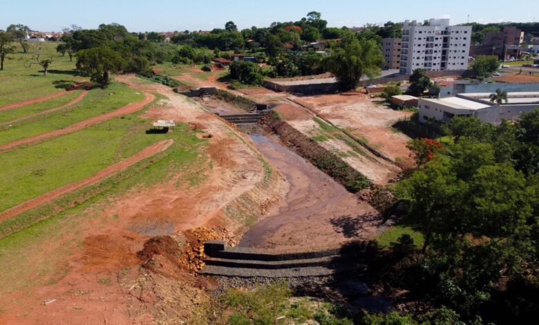 Etapa concluída da obra para contenção de voçoroca do bairro Dr. Paulo Prata