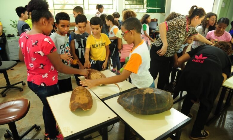 Alunos da rede municipal ampliam conhecimento sobre saneamento básico e reciclagem em visita ao NEA