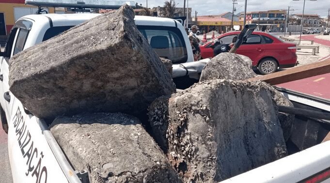 Caixas misteriosas são achadas no Litoral de SP e podem ser de navio nazista