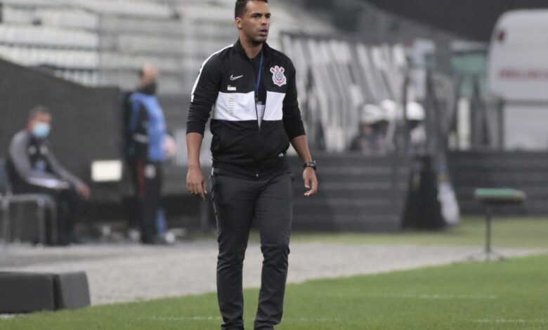 Fernando Lázaro é escolhido para ser o técnico do Corinthians