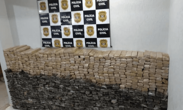 Mais de uma tonelada de maconha escondida em ônibus escolar em Colina