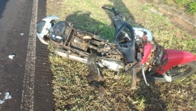 Motociclista morre ao bater de frente com ônibus