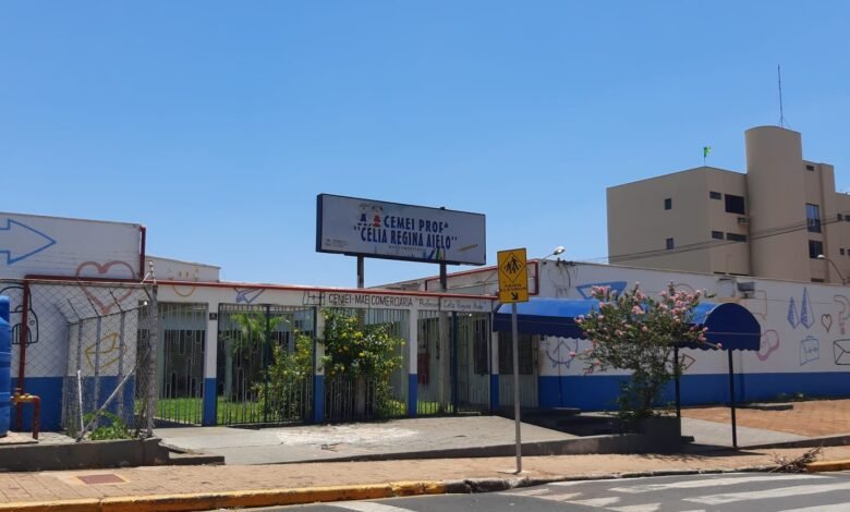 O Centro Municipal de Educação Infantil "Mãe Comerciária Professora Célia Regina Aielo" iniciou seu horário estendido de funcionamento.