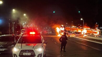 Manifestação de bolsonaristas provoca quebra-quebra e veículos incendiados