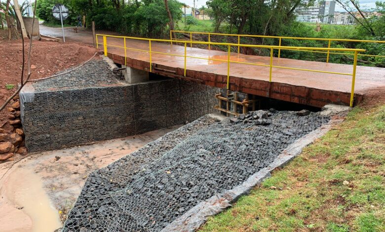 Prefeitura conclui obras na ponte da Estrada das Palmeiras