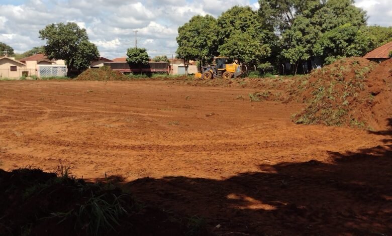 Prefeitura inicia revitalização do campo de futebol do bairro Cohab II