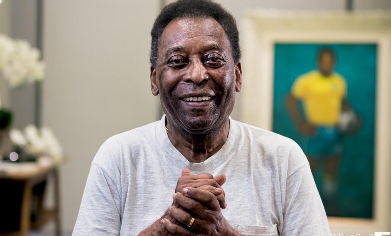 Pelé sofre infecção urinária durante tratamento, informam médicos