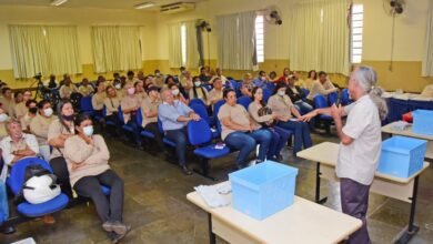 Médico sanitarista realiza treinamento para capturar escorpiões com segurança