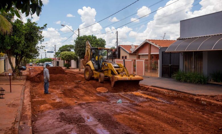 Prefeita Paula Lemos faz visita técnica a obras do SAAE