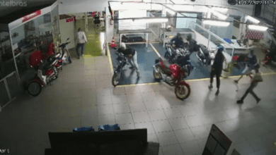 VÍDEO Polícia recupera motos levadas durante arrastão