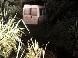 Motorista perde controle e veículo invade a mata