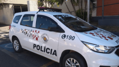 Homem efetua disparo de arma de fogo em frente a um bar