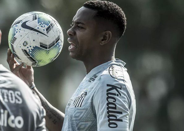 Robinho pode cumprir a pena da prisão por estupro no Brasil