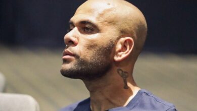 Liberdade provisória para Daniel Alves é negada e jogador segue preso na Espanha